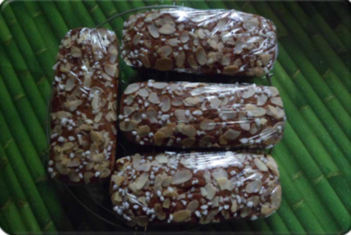 4 petits pains d'épices emballés prêts à laisser maturer quelques jours